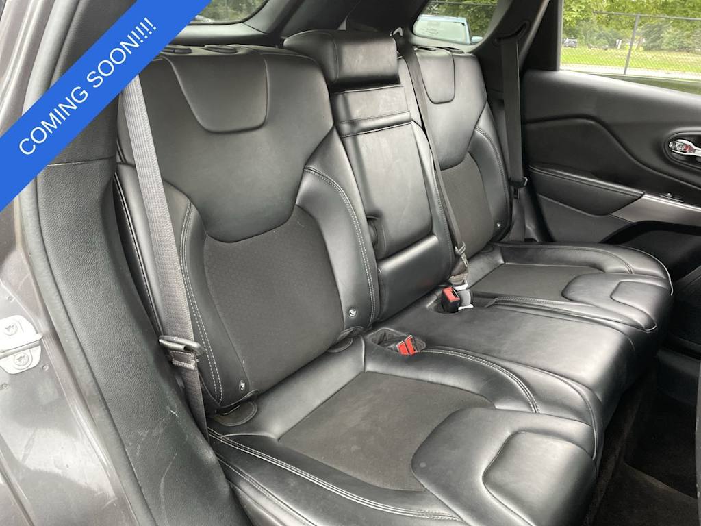 Thumbnail: 2019 Jeep Cherokee - 11