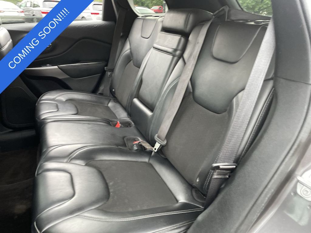 Thumbnail: 2019 Jeep Cherokee - 25