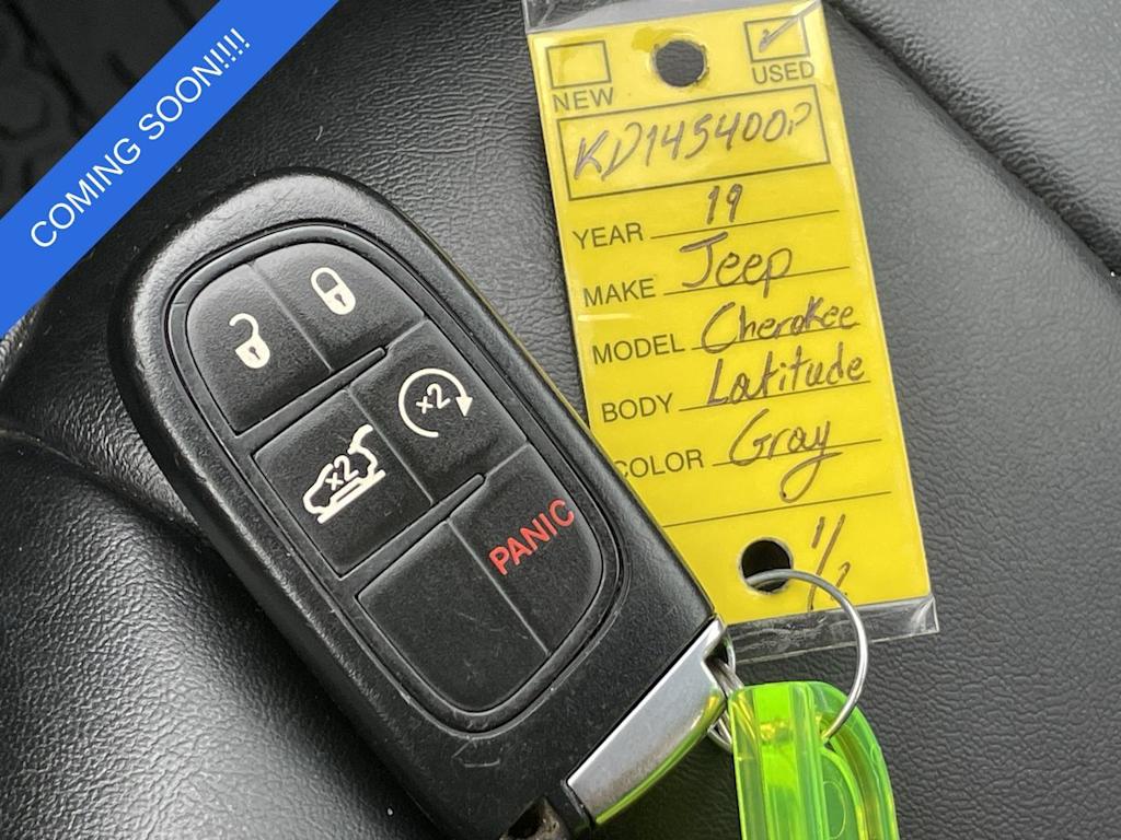 Thumbnail: 2019 Jeep Cherokee - 16