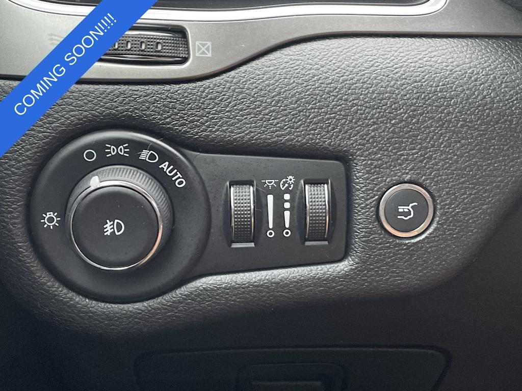 Thumbnail: 2019 Jeep Cherokee - 29