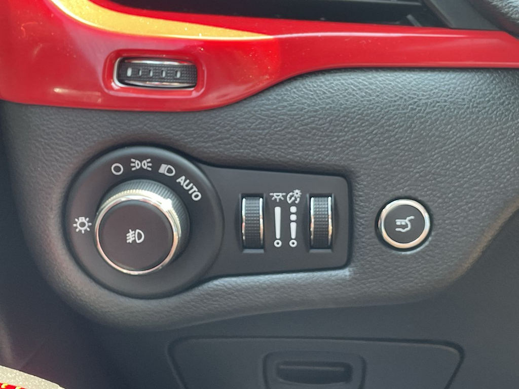 Thumbnail: 2014 Jeep Cherokee - 33