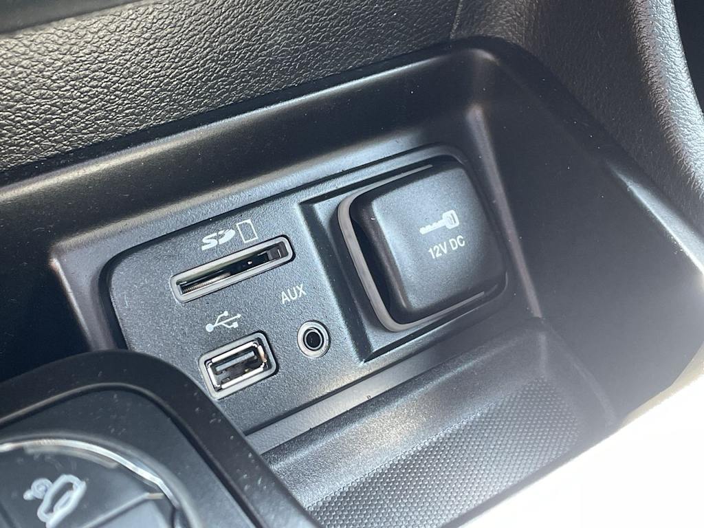 Thumbnail: 2014 Jeep Cherokee - 32