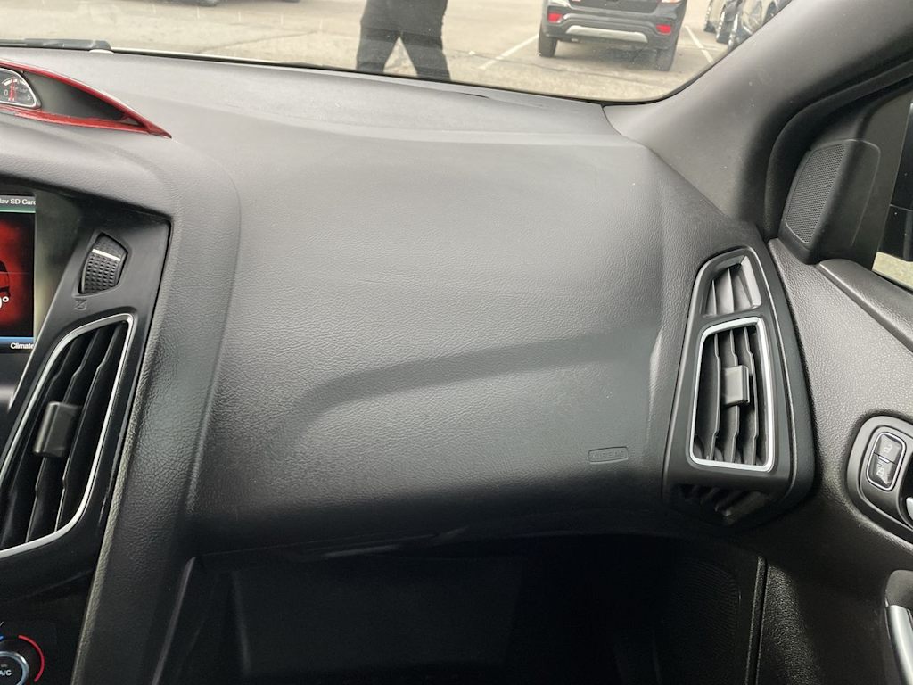 Thumbnail: 2015 Ford Focus - 25