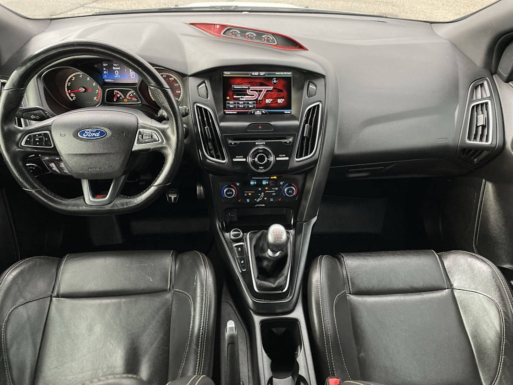 Thumbnail: 2015 Ford Focus - 9