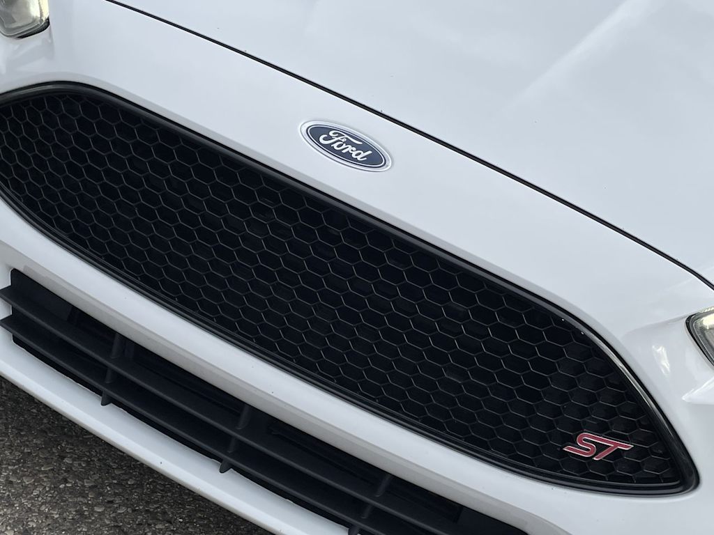 Thumbnail: 2015 Ford Focus - 34