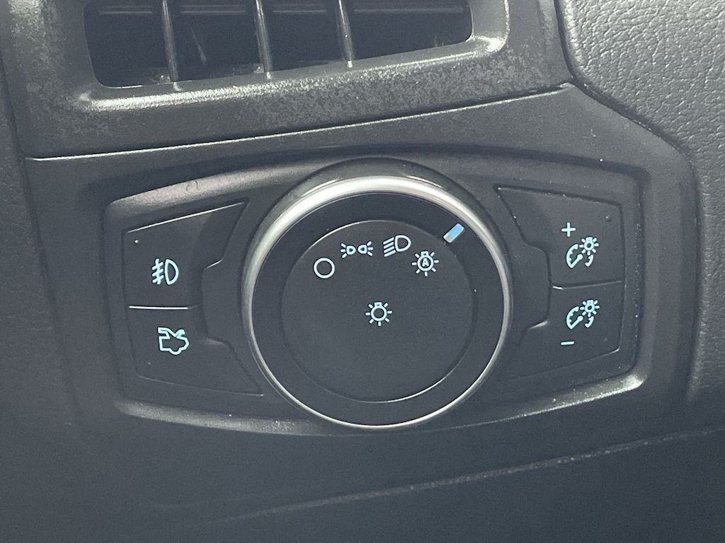 Thumbnail: 2015 Ford Focus - 31