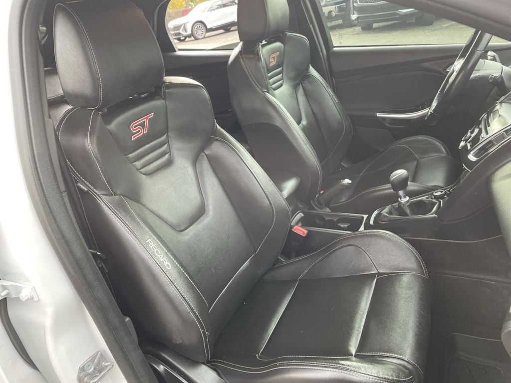 Thumbnail: 2015 Ford Focus - 11