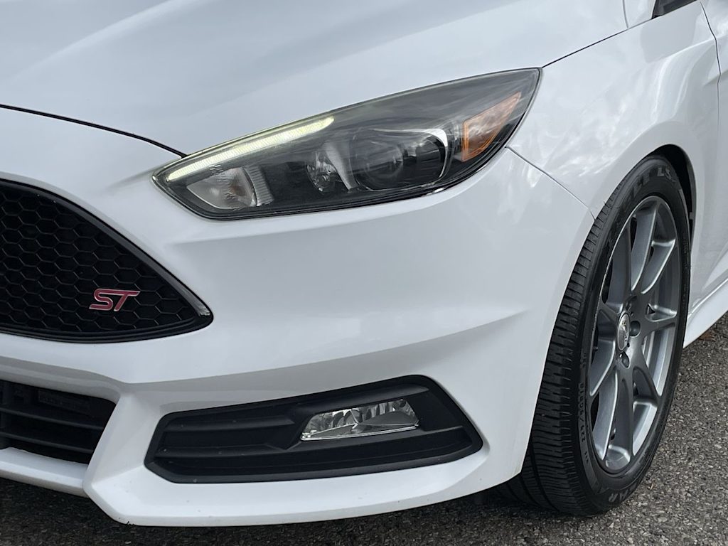 Thumbnail: 2015 Ford Focus - 35