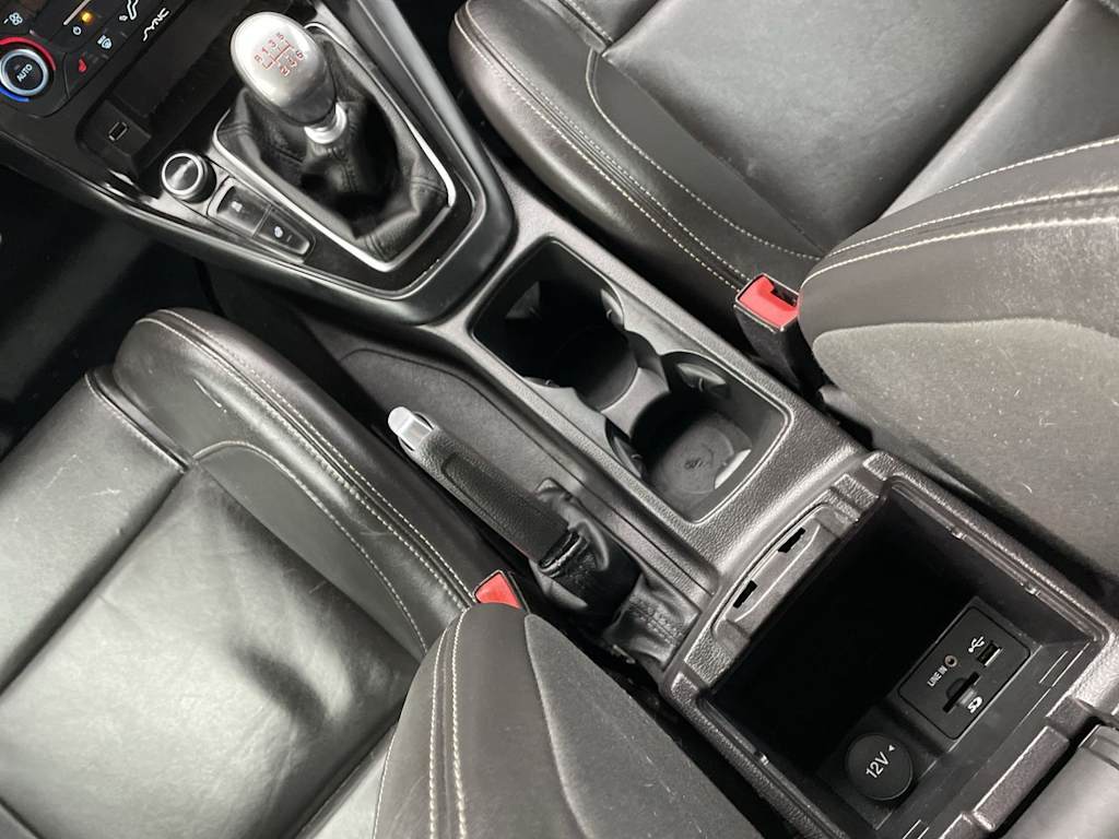 Thumbnail: 2015 Ford Focus - 14