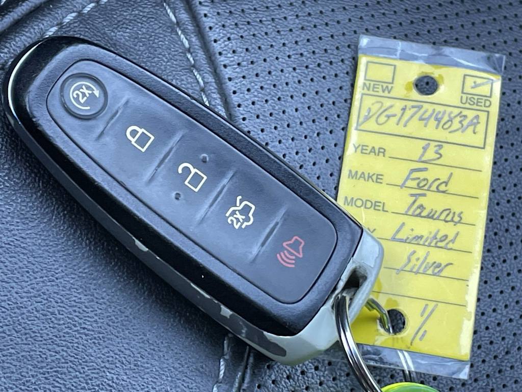 Thumbnail: 2013 Ford Taurus - 17