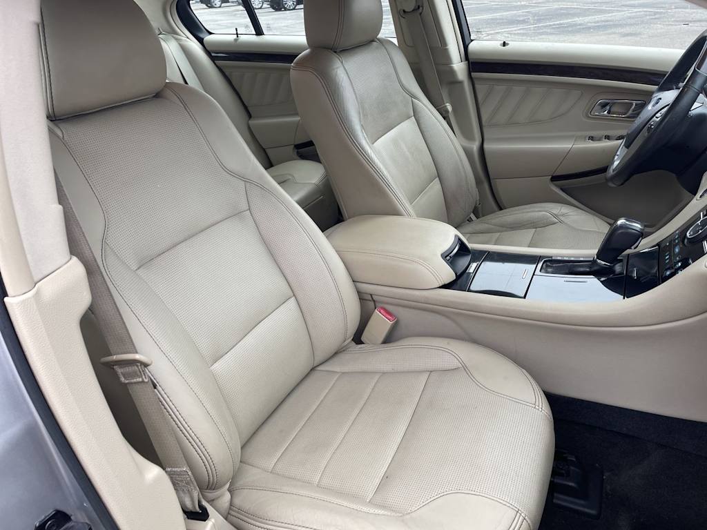 Thumbnail: 2015 Ford Taurus - 11