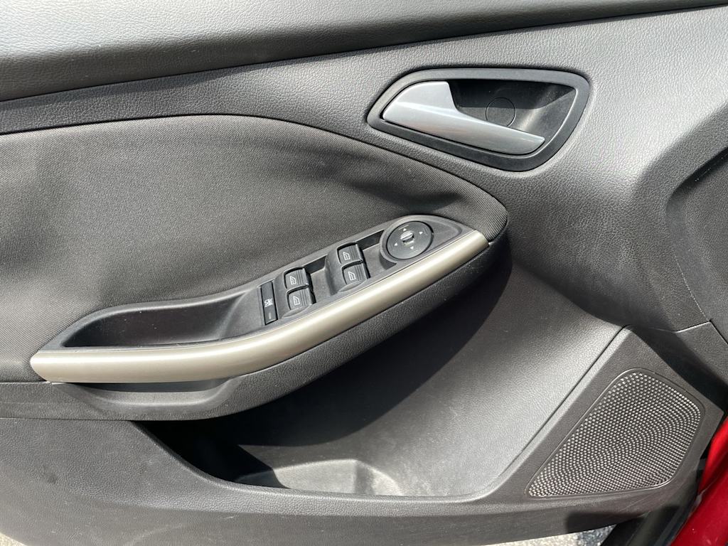 Thumbnail: 2012 Ford Focus - 32