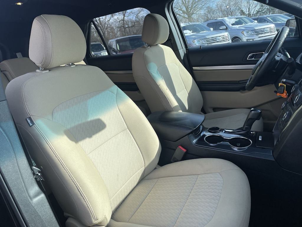 Thumbnail: 2016 Ford Explorer - 11