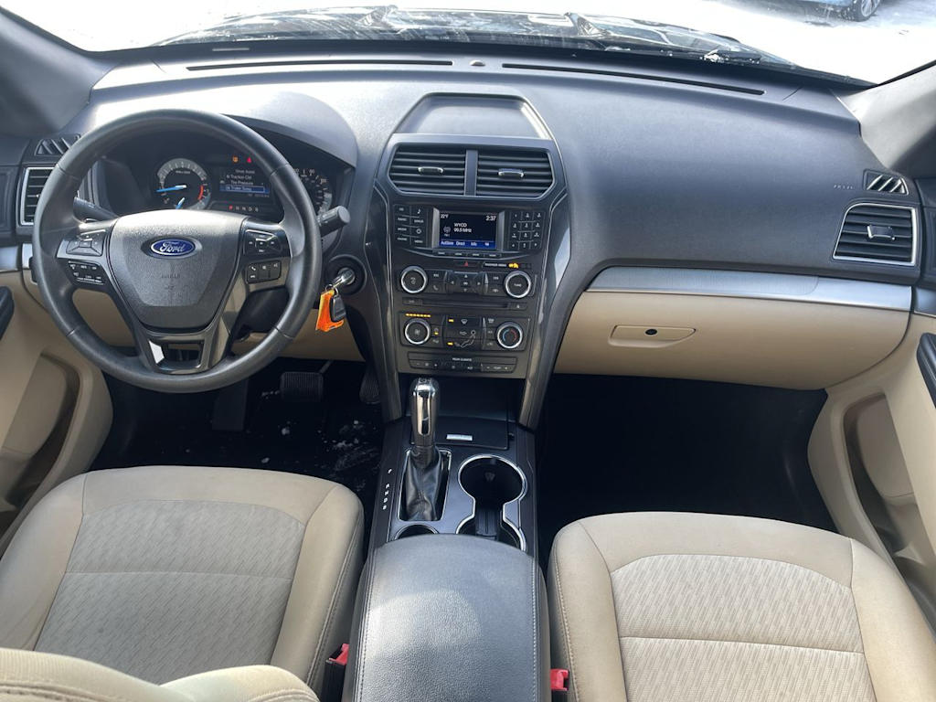 Thumbnail: 2016 Ford Explorer - 9