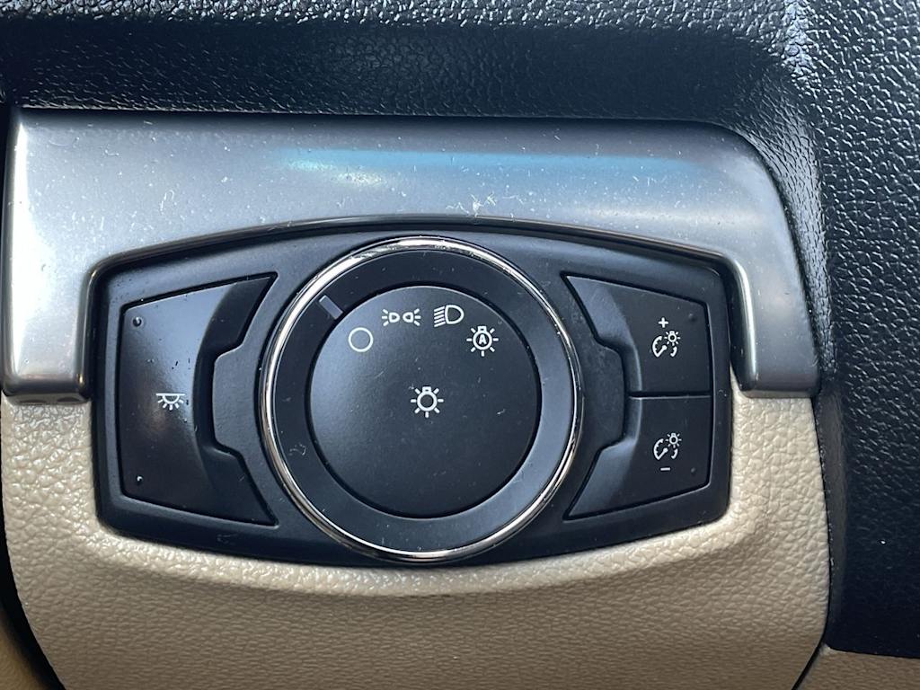 Thumbnail: 2016 Ford Explorer - 31