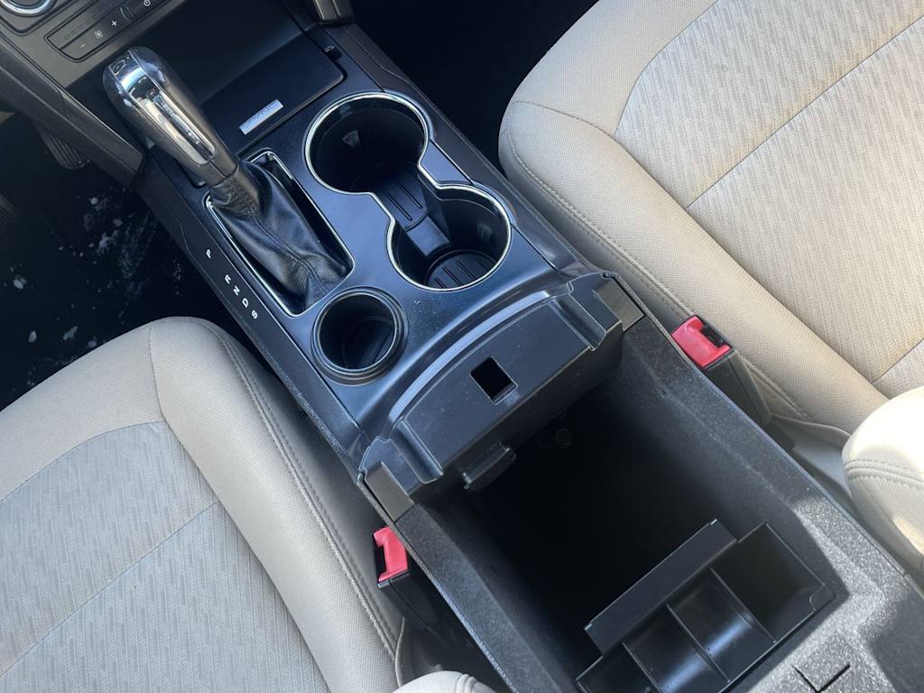 Thumbnail: 2016 Ford Explorer - 14