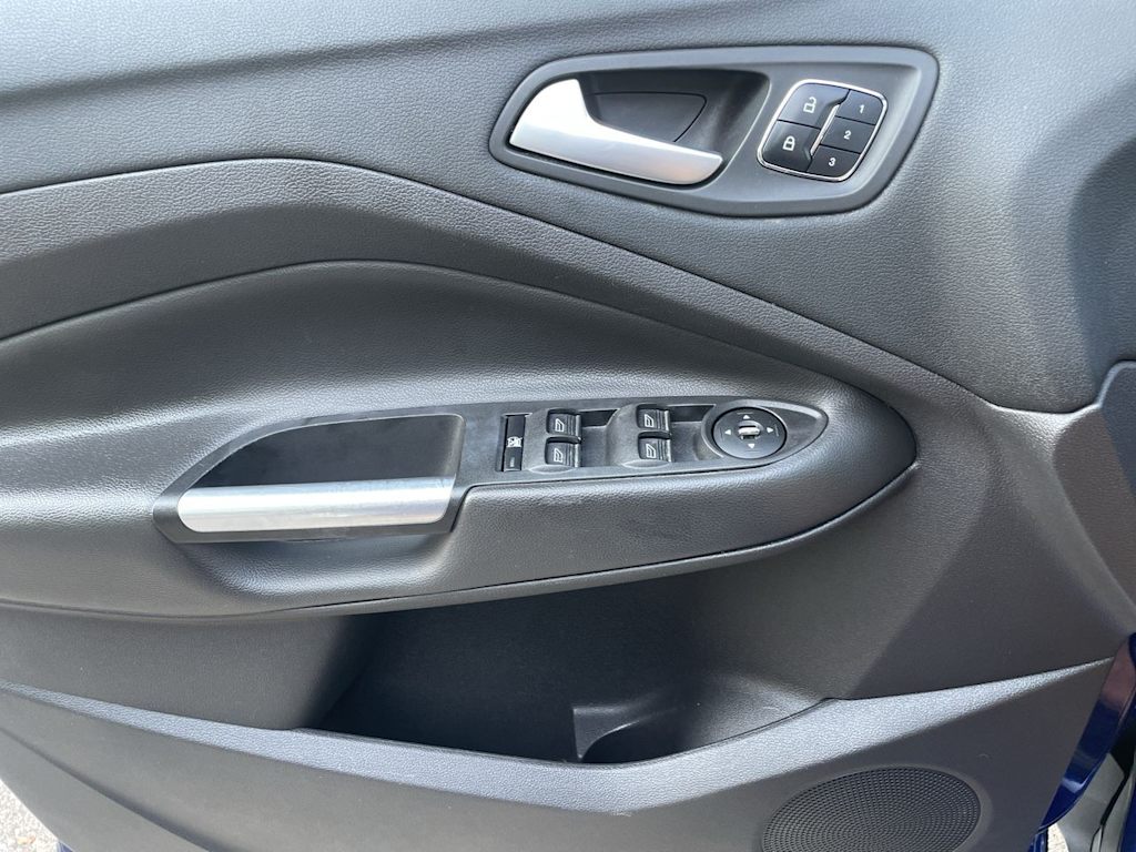 Thumbnail: 2016 Ford Escape - 32