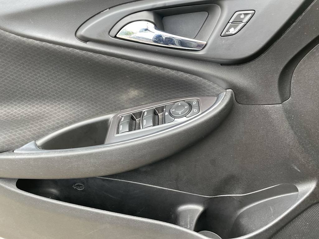 Thumbnail: 2018 Chevrolet Malibu - 31