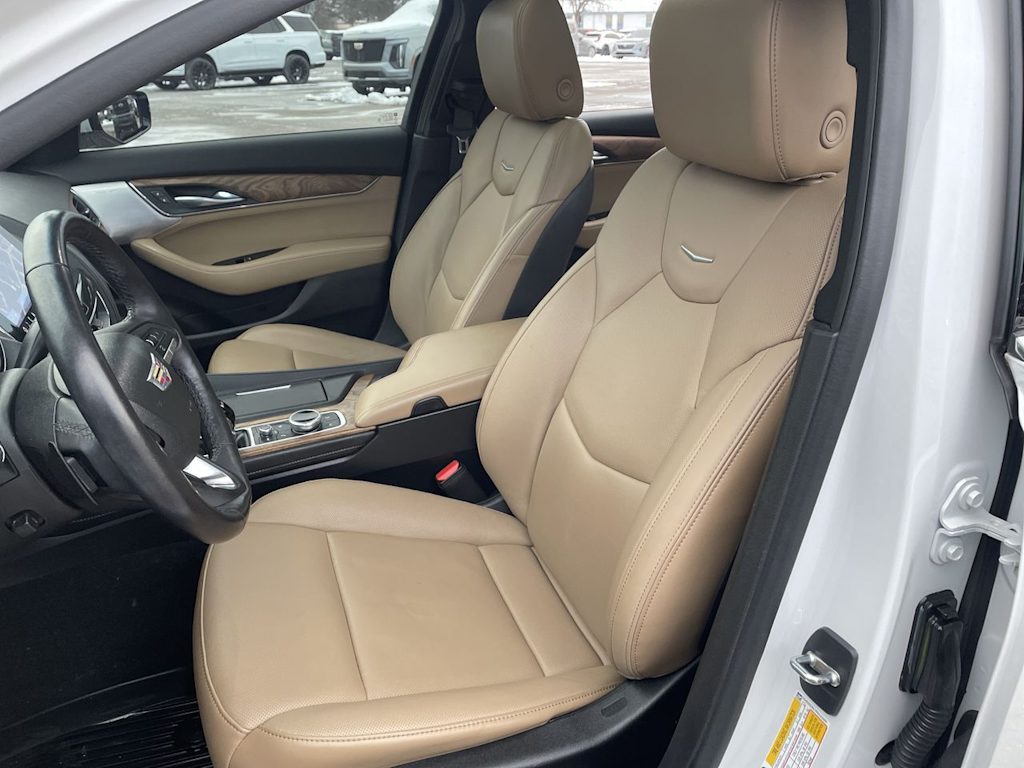 Thumbnail: 2023 Cadillac CT5 - 10