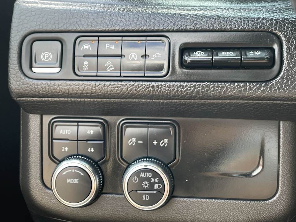 Thumbnail: 2021 GMC Yukon XL - 38
