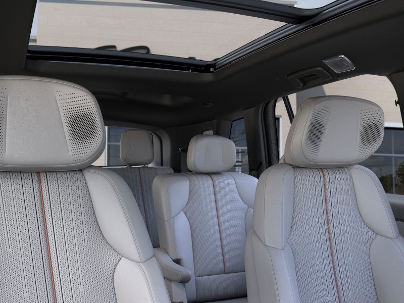 Thumbnail: 2026 Cadillac Vistiq - 24