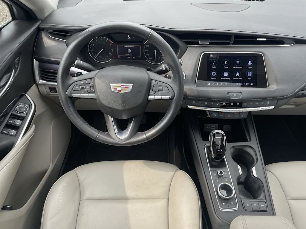 2022 Cadillac XT4 Luxury 2