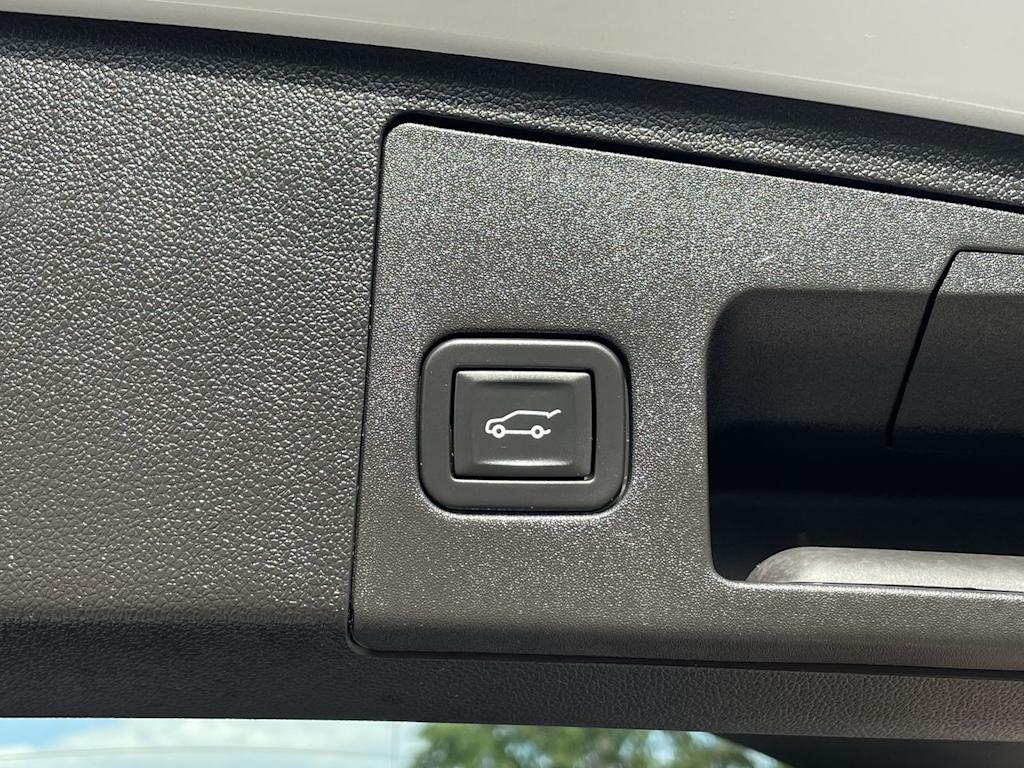 Thumbnail: 2023 Cadillac XT4 - 26