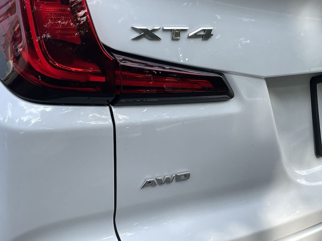 Thumbnail: 2023 Cadillac XT4 - 40