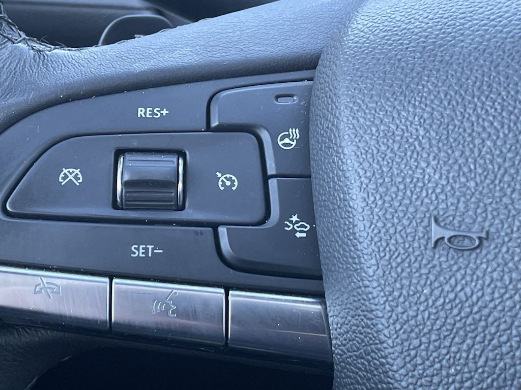 Thumbnail: 2023 Cadillac XT4 - 32