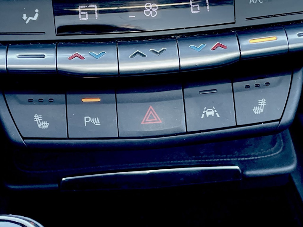 Thumbnail: 2023 Cadillac XT4 - 31