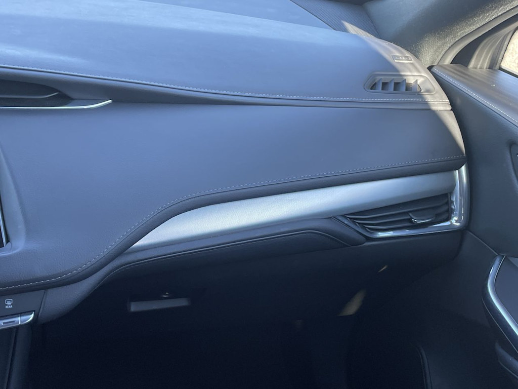 Thumbnail: 2023 Cadillac XT4 - 25