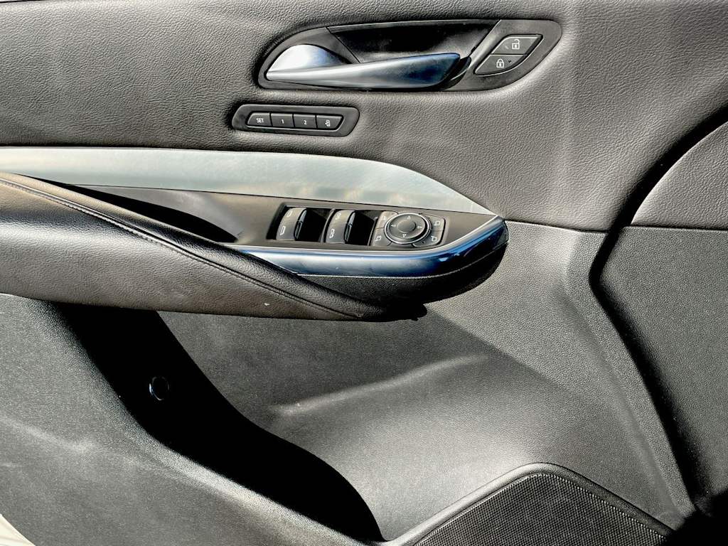 Thumbnail: 2023 Cadillac XT4 - 36