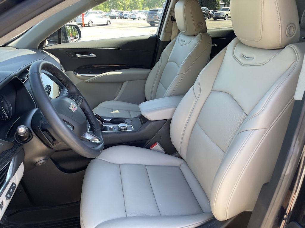 Thumbnail: 2023 Cadillac XT4 - 9