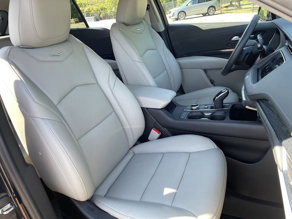 Thumbnail: 2023 Cadillac XT4 - 10