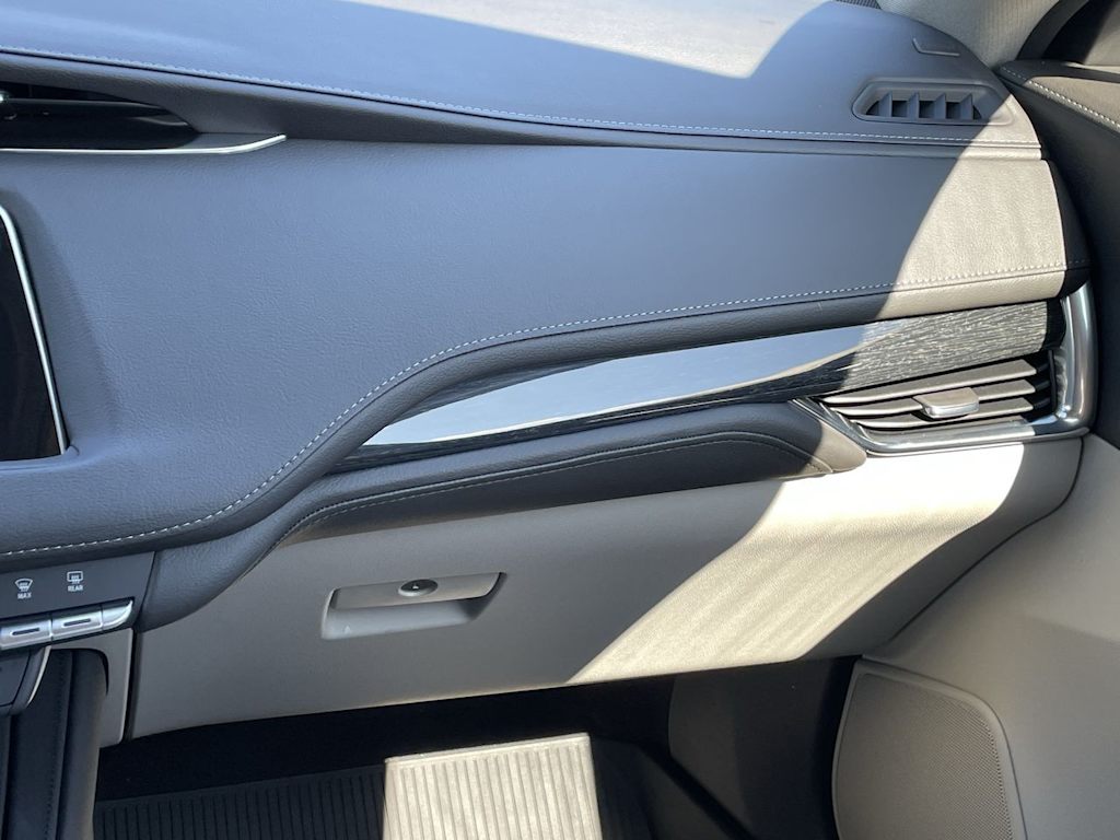 Thumbnail: 2023 Cadillac XT4 - 25