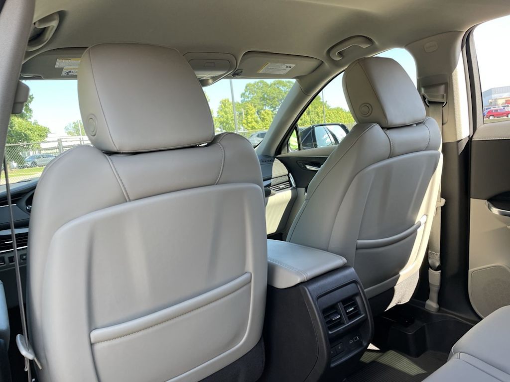 Thumbnail: 2023 Cadillac XT4 - 28