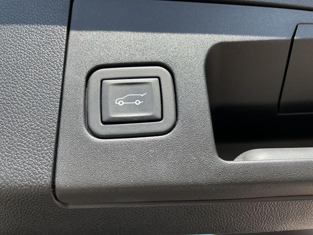 Thumbnail: 2023 Cadillac XT4 - 26