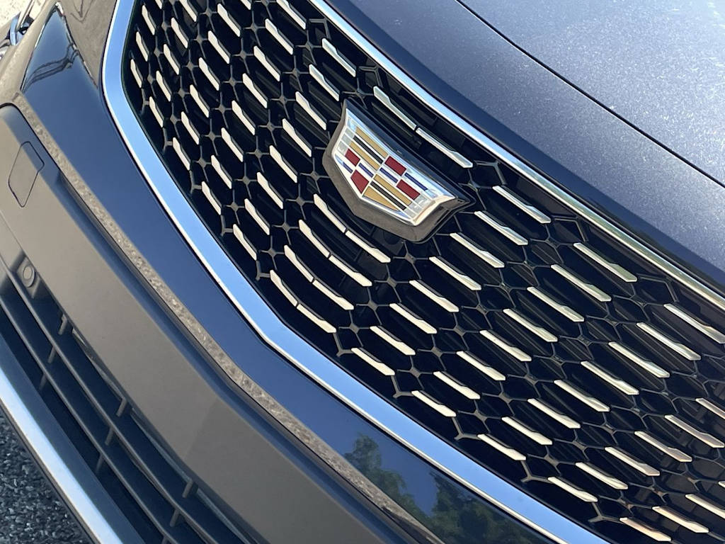 Thumbnail: 2023 Cadillac XT4 - 5