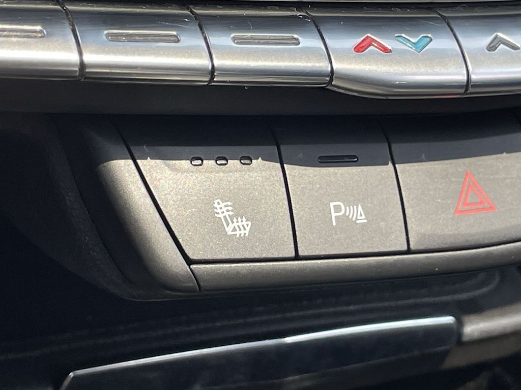 Thumbnail: 2021 Cadillac XT4 - 32