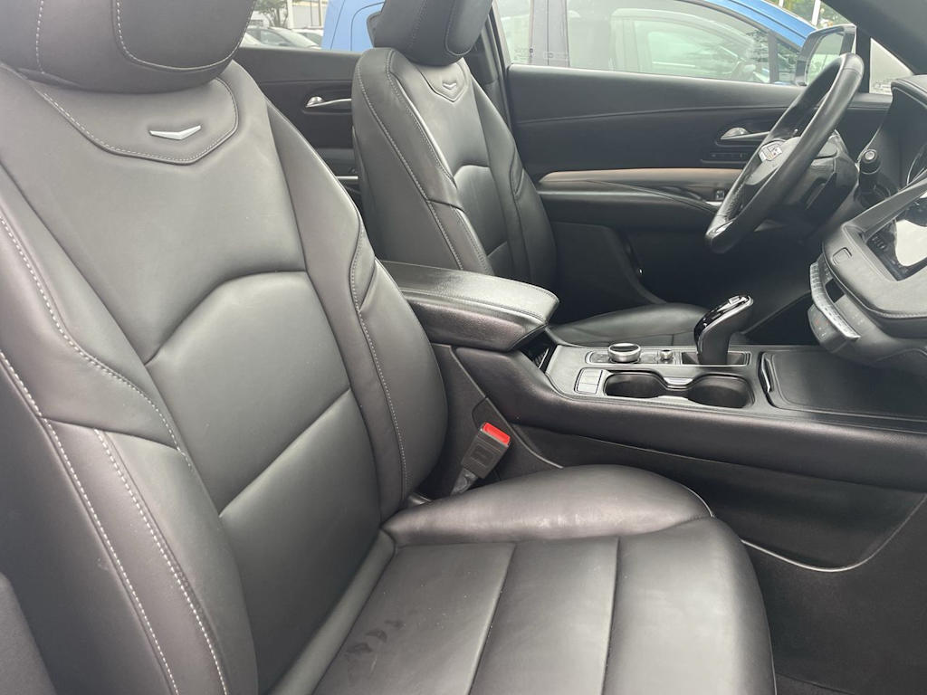 2023 Cadillac XT4 Premium Luxury 10
