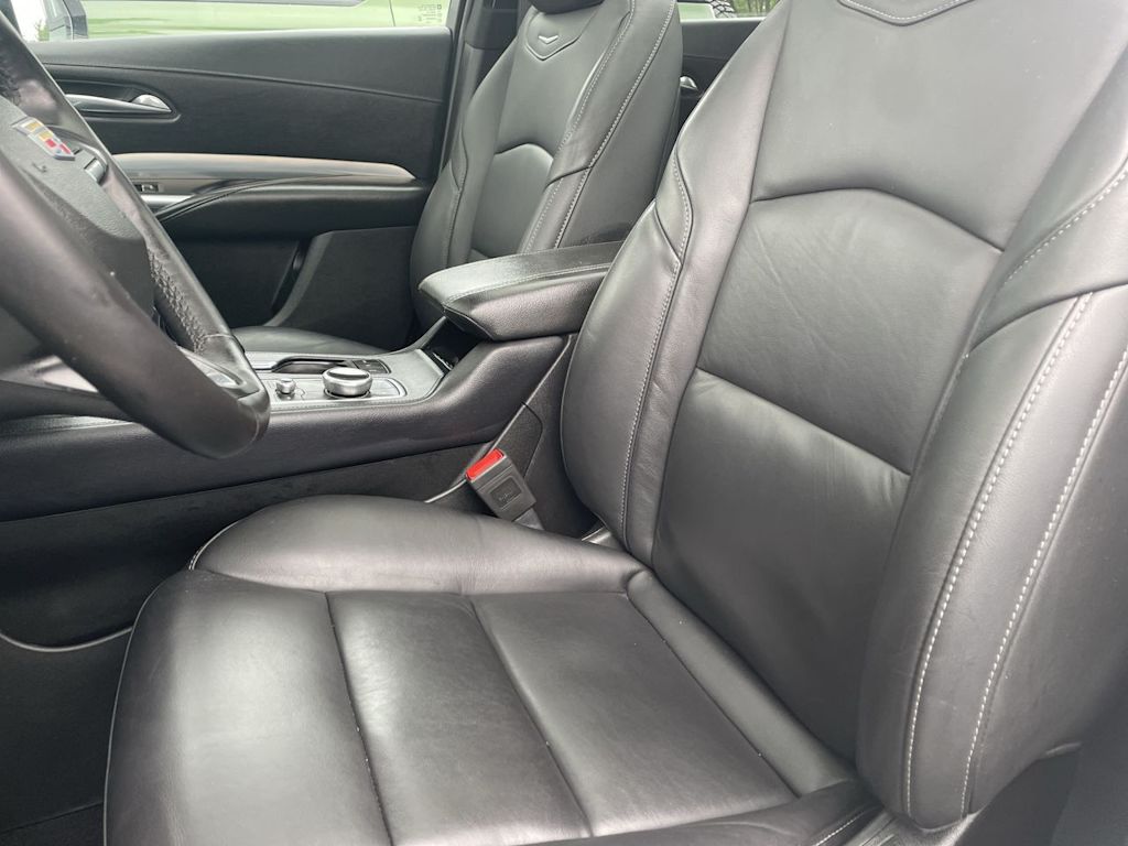 2023 Cadillac XT4 Premium Luxury 9