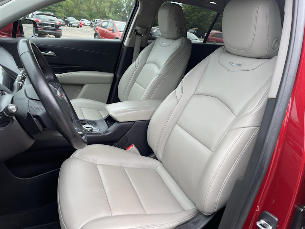 Thumbnail: 2022 Cadillac XT4 - 9
