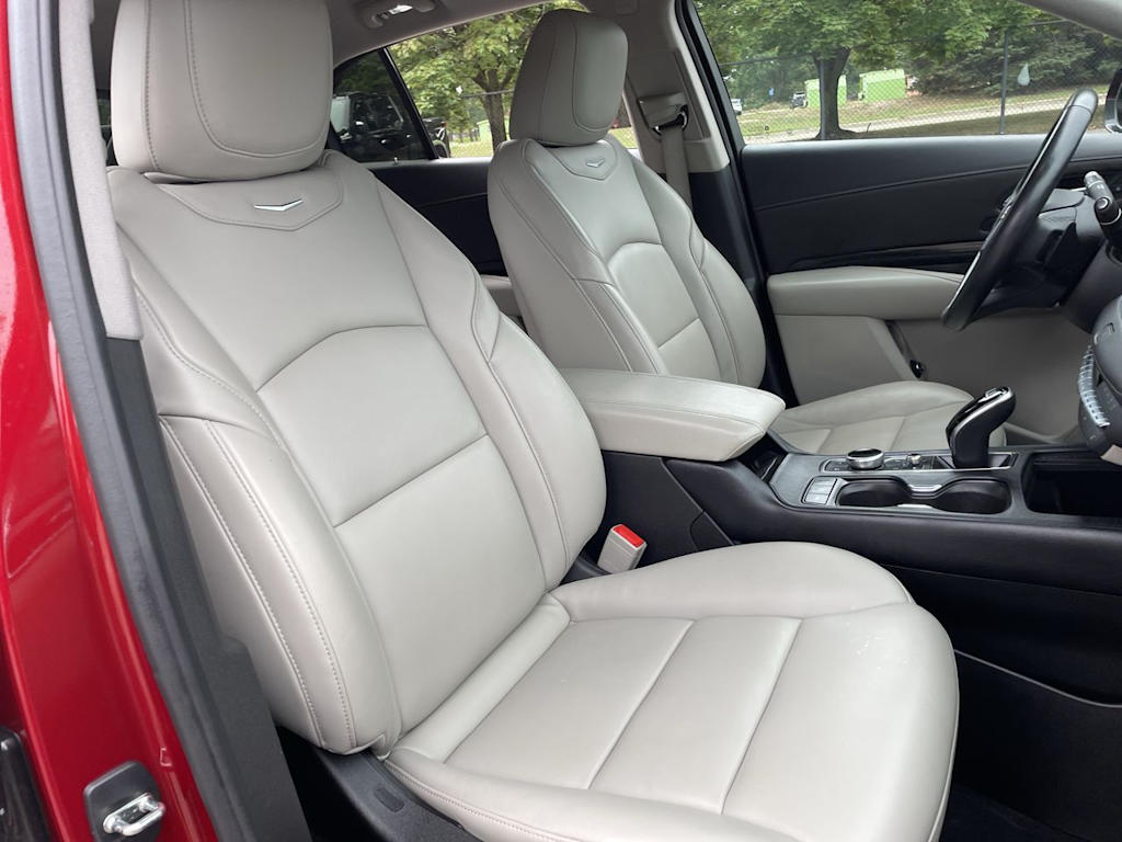 Thumbnail: 2022 Cadillac XT4 - 10