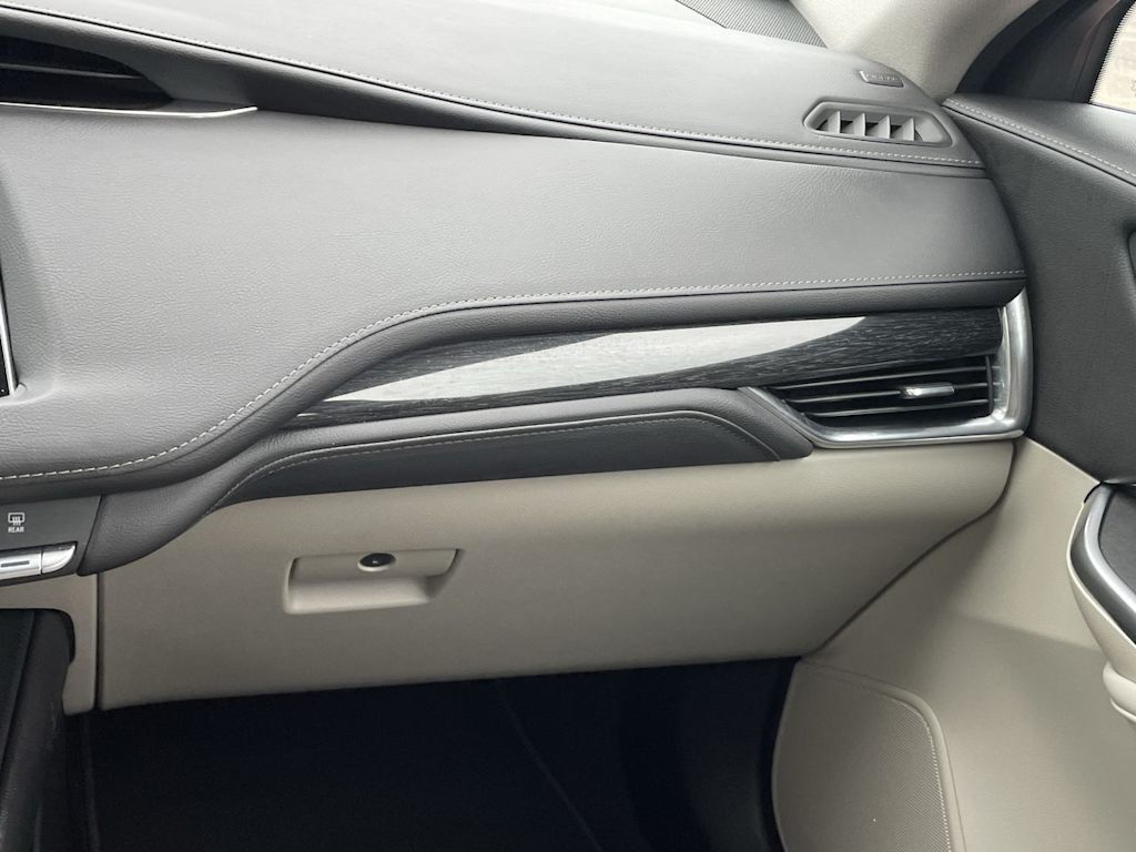 Thumbnail: 2022 Cadillac XT4 - 25