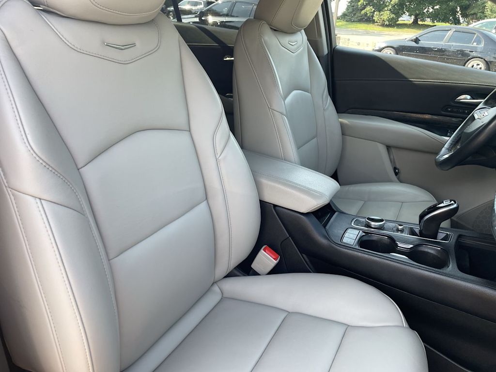 Thumbnail: 2022 Cadillac XT4 - 12