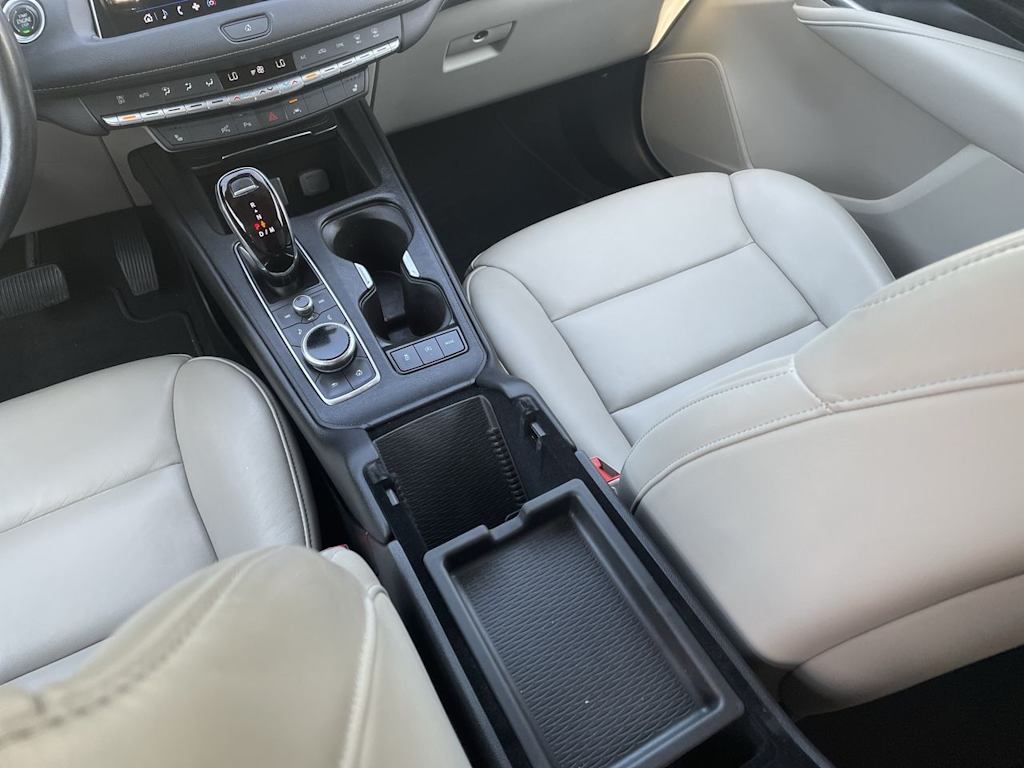 Thumbnail: 2022 Cadillac XT4 - 15