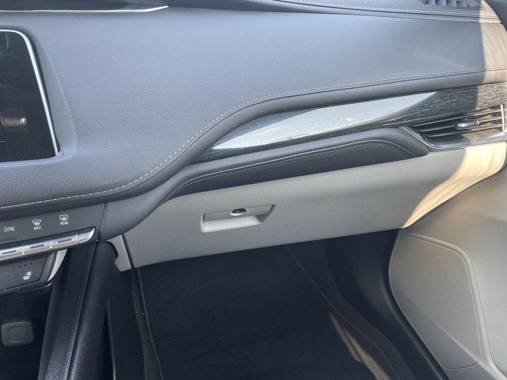 Thumbnail: 2022 Cadillac XT4 - 25