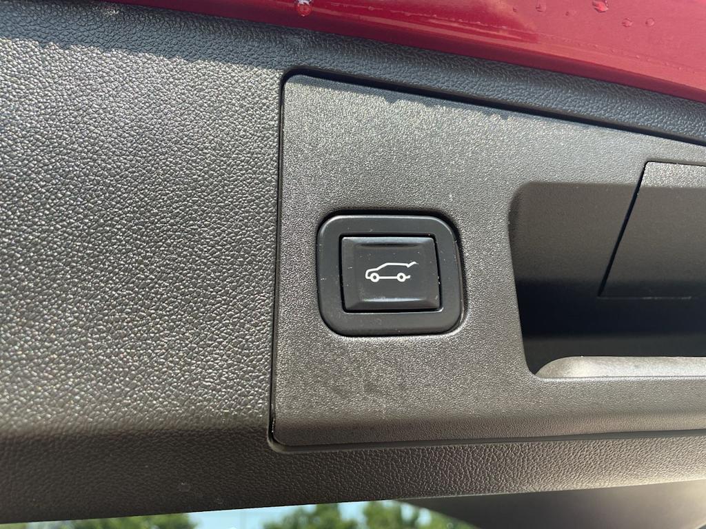 Thumbnail: 2022 Cadillac XT4 - 26