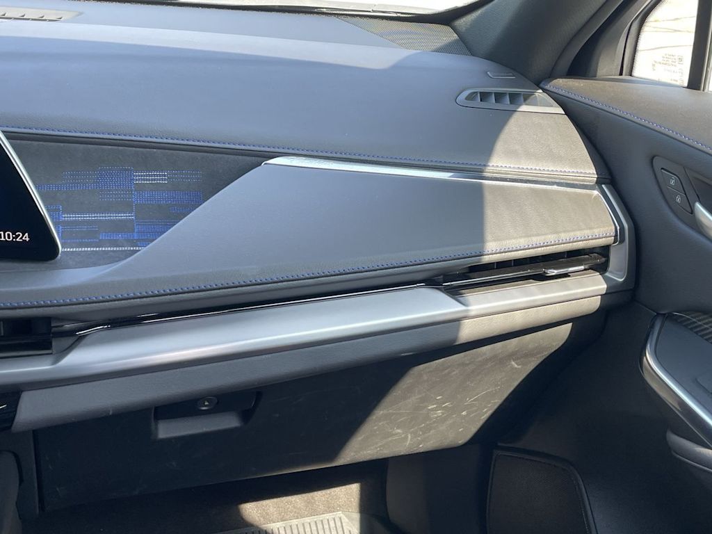 Thumbnail: 2024 Cadillac XT4 - 25