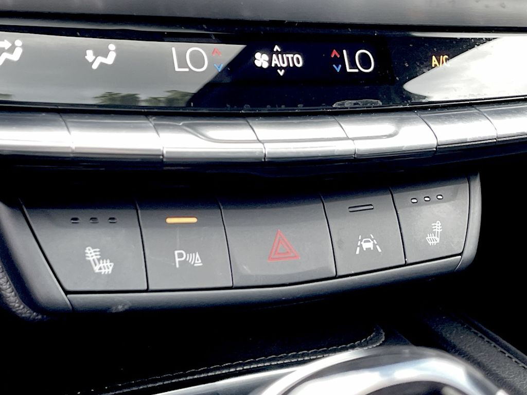 Thumbnail: 2024 Cadillac XT4 - 32